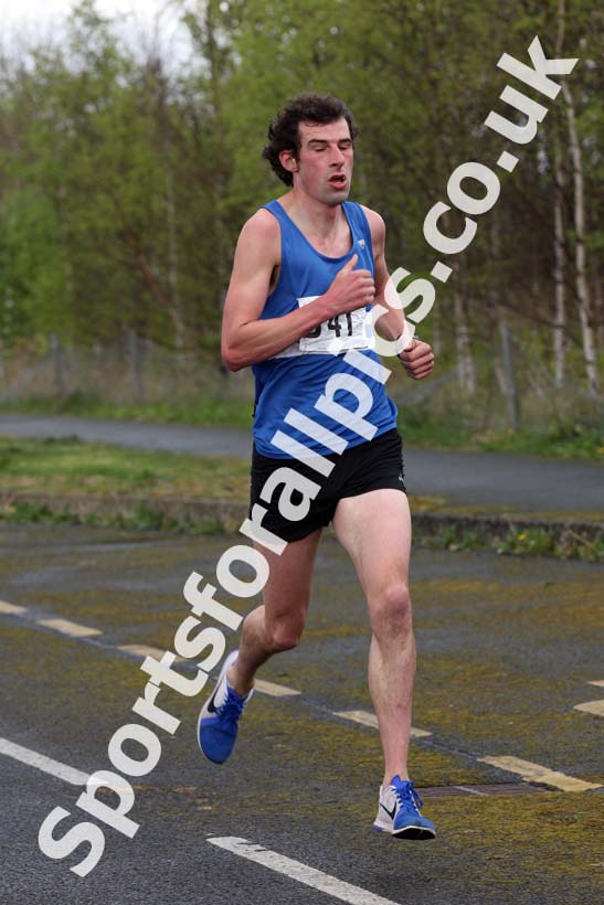 Senior mens relay, Elswick Good Friday Road Races. Photo: David T. Hewitson/Sports for All Pics